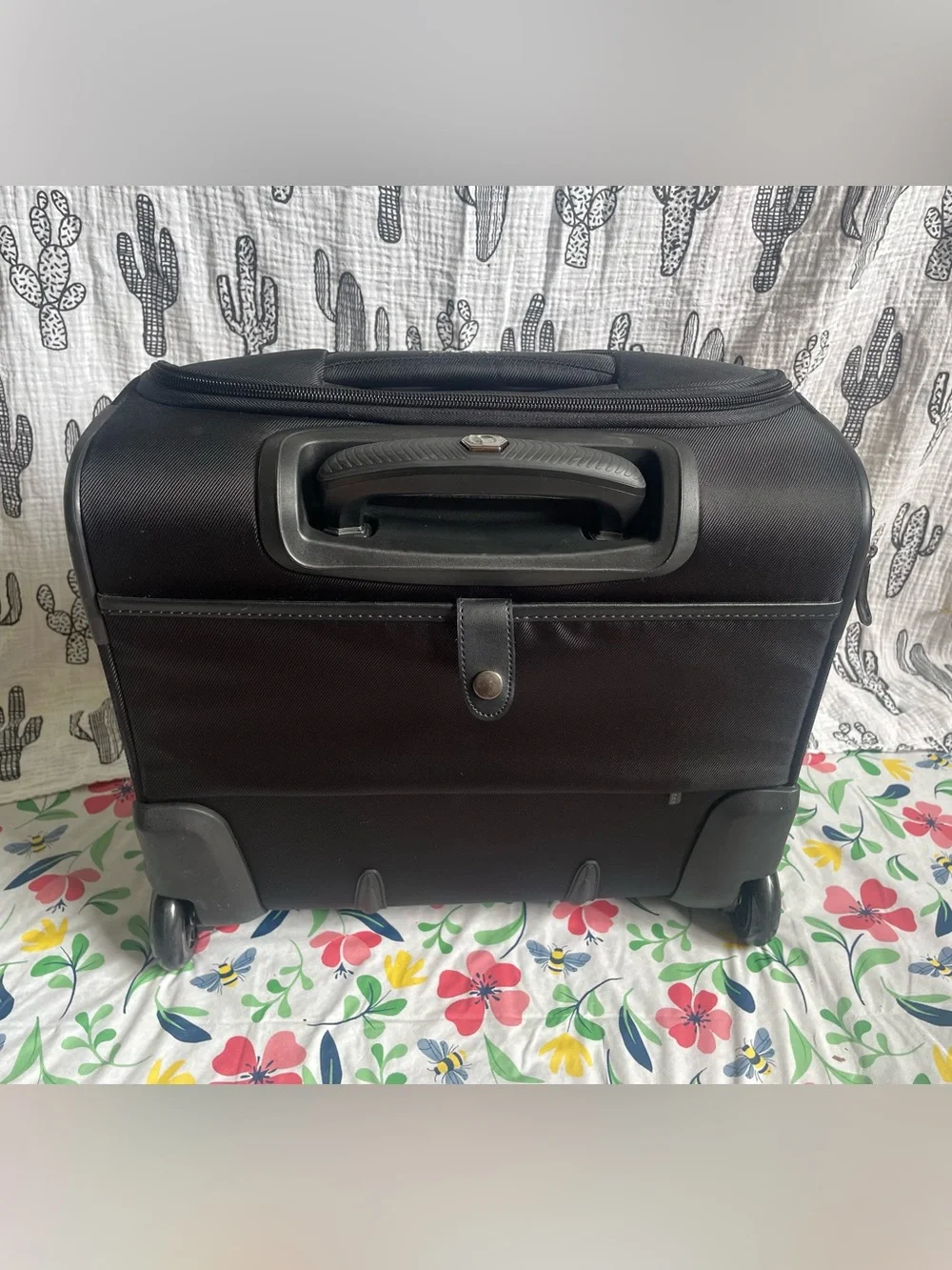 Delsey Paris Helium DLX Wheeled Underseater